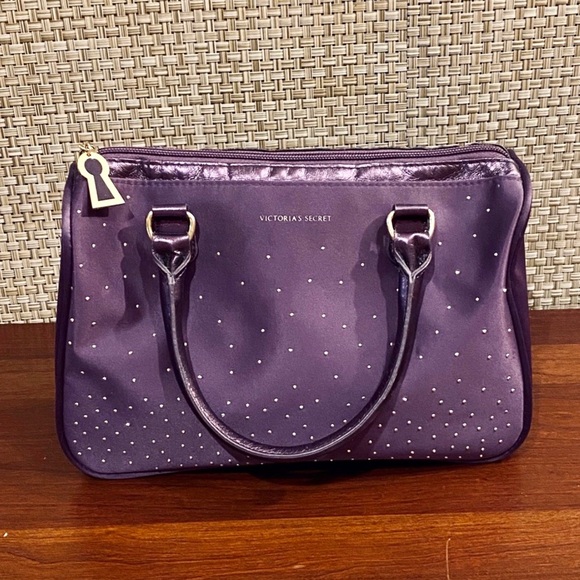 Victoria's Secret Handbags - 🌟HP🌟Victoria’s Secret Embellished Cosmetic Bag